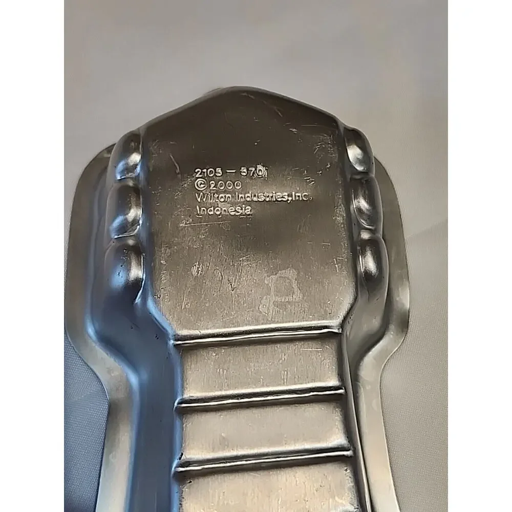 Wilton 2000 Guitar Aluminum Cake Pan Mold 2105-570 SCRATCHES DENTS